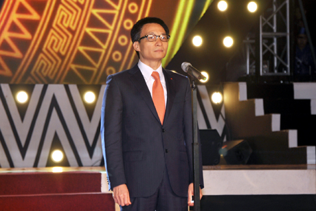Các đồng chí lãnh đạo Trung ương và tỉnh Quảng Ninh dự liên hoan. Đồng chí Vũ Đức Đam, Uỷ viên T.Ư Đảng, Phó Thủ tướng Chính phủ phát biểu tại liên hoan.
