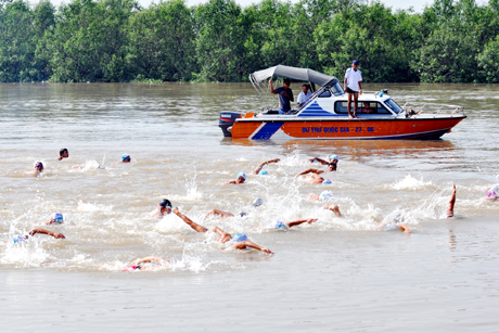 Nhờ làm tốt công tác XHH nên Giải bơi truyền thống của huyện Đông Triều luôn thu hút được đông đảo các VĐV tham gia thi đấu.