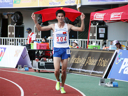Dương Văn Thái giành HCV ở nội dung 1.500m ở tuổi 21.