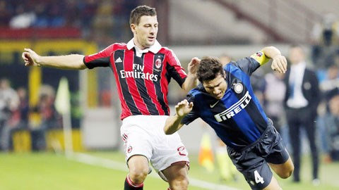Tinh thần lên cao sẽ giúp Milan (trái) có chiến thắng đầu tiên trước Inter sau 2 mùa liên tiếp chỉ hòa và thua