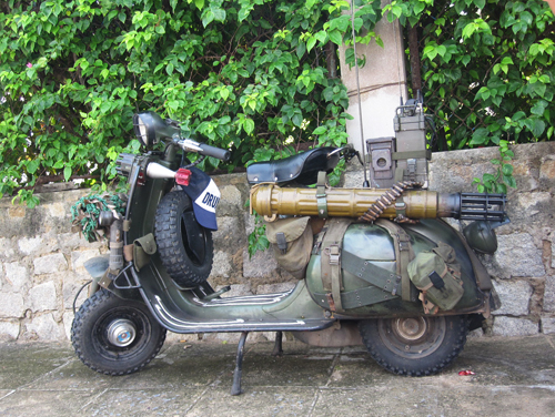 Vespa phong cách lính.
