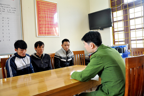 3 đối tượng Phong , Phong và Tùng khai báo trước cơ quan CSĐT TP Uông Bí.