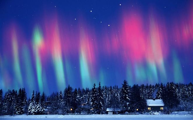 Lapland, Phần Lan Lapland là quê hương của ông già Noel, mảnh đất dành cho bất kỳ ai còn tin vào sự kỳ diệu của Giáng sinh. Ngôi làng Santa Claus (Ông già tuyết) và công viên Santa thu hút rất đông du khách hàng năm.