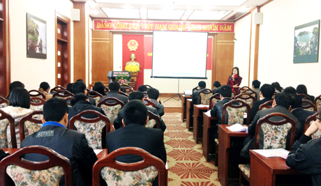 Sở Nội vụ tổ chức tập huấn triển khai việc xác định chỉ số CCHC của các sở, ban, ngành và UBND cấp huyện cho CBCC làm công tác tham mưu CCHC của các ngành, địa phương trong tỉnh.
