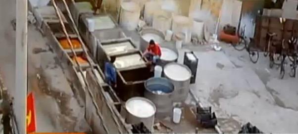 Một xưởng sản xuất mứt kẹo lớn nhất tại làng mứt Xuân Đỉnh (quận Từ Liêm, HN).