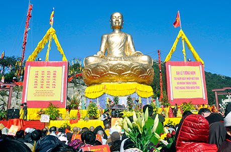 Tượng Phật hoàng Trần Nhân Tông trên non thiêng Yên Tử.