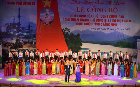 Một tiết mục văn nghệ chào mừng tại buổi lễ.