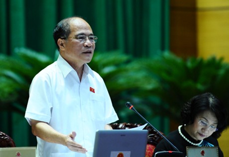 Chủ tịch Quốc hội Nguyễn Sinh Hùng phát biểu kết luận phiên chất vấn Bộ trưởng Tài chính. Ảnh: VOV