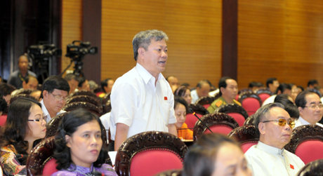 Đại biểu Vũ Chí Thực, Giám đốc Công an tỉnh phát biểu chất vấn