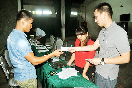Hộ kinh doanh tại chợ Hải Hà cũ bốc thăm chọn vị trí kinh doanh tại chợ Trung tâm Hải Hà mới.