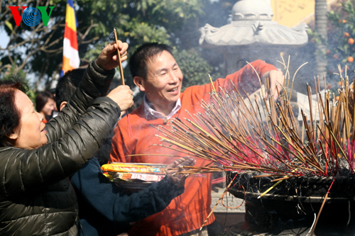 Đi lễ chùa quan trọng là ở tâm chứ không phải ở... tiền