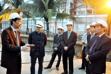 Chủ tịch UBND tỉnh yêu cầu nhà đầu tư và các đơn vị thi công thực hiện đúng tiến độ dự án và đảm bảo an toàn lao động cho cán bộ, kỹ sư trên công trường.