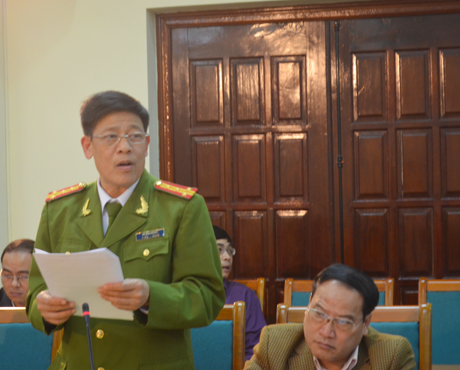 Đại tá Vũ Văn Dương, Phó Giám đốc PCCC Quảng Ninh báo cáo tình hình triển khai Tuần lễ Quốc gia về ATVSLĐ-PCCN tại ngành.