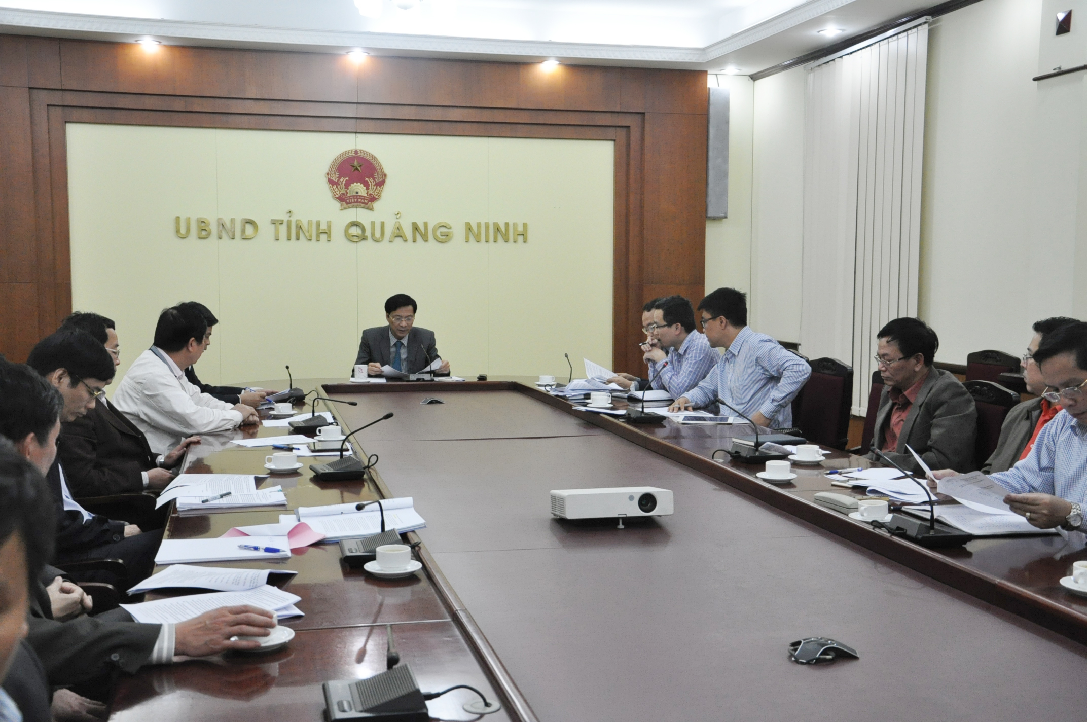 Quang cảnh cuộc họp.