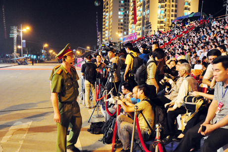 Lực lượng Công an TP Hạ Long làm nhiệm vụ đảm bảo ANTT tại Carnaval Hạ Long 2014