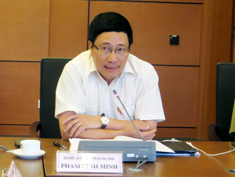 ĐBQH Phạm Bình Minh phát biểu tại phiên thảo luận Tổ.