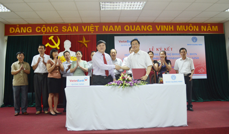 Lãnh đạo VietinBank Quảng Ninh và BHXH tỉnh ký kết công tác phối hợp thu, thu nợ BHXH