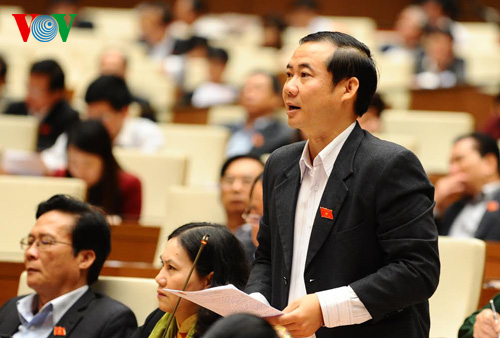 Đại biểu Nguyễn Thái Học phát biểu tại Hội trường Diên Hồng