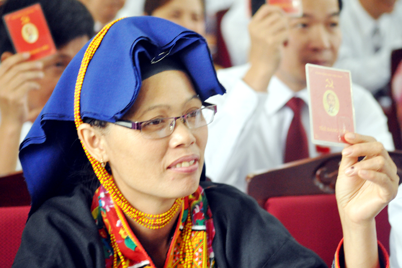 Đại hội biểu quyết thông qua Nghị quyết Đại hội Đảng bộ huyện lần thứ XXIV, nhiệm kỳ 2015 – 2020.
