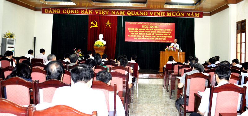 Đảng uỷ Khối các cơ quan tỉnh tổ chức Hội nghị thông báo nhanh kết quả Hội nghị thứ 12 Ban Chấp hành Trung ương Đảng (khoá XII), kết quả Đại hội Đảng bộ tỉnh lần thứ XIV. Ảnh: Nguyễn Huế