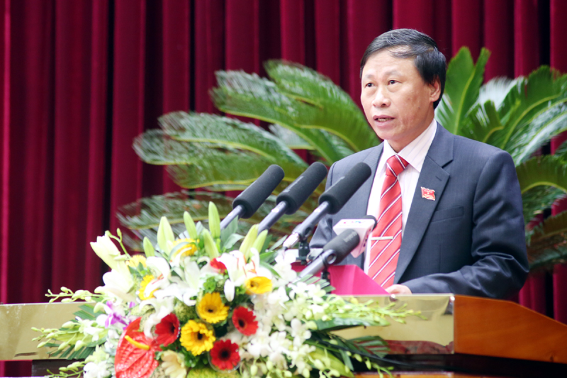 Đại biểu Phạm Văn Mật, Tổ đại biểu Hạ Long tham luận tại hội trường.