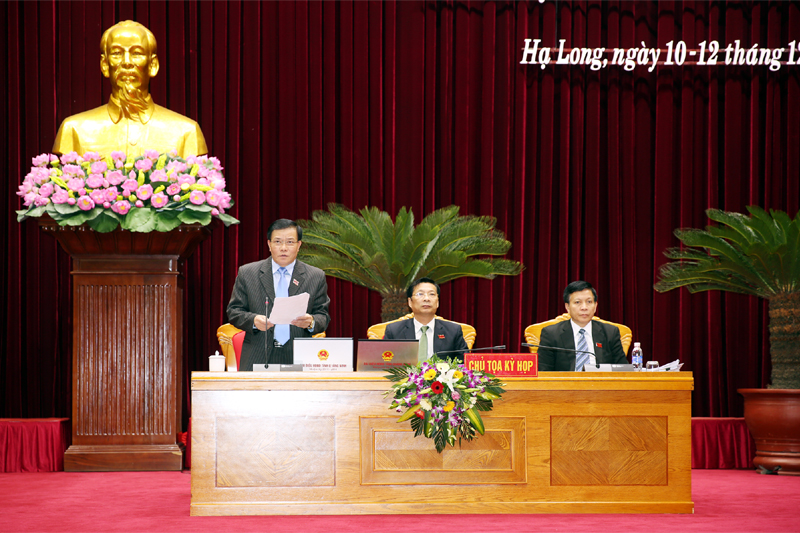 Đồng chí Nguyễn Như Hiền, Phó Chủ tịch Thường trực HĐND tỉnh tiếp thu ý kiến góp ý của các đại biểu.