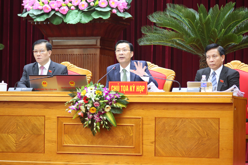 Đồng chí Nguyễn Văn Đọc, Bí thư Tỉnh ủy, Chủ tịch HĐND tỉnh, Chủ tọa kỳ họp điều hành phiên chất vấn.