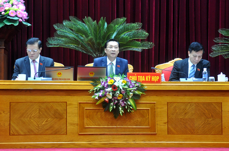 Đồng chí Nguyễn Văn Đọc, Bí thư Tỉnh ủy, Chủ tịch HĐND tỉnh, Chủ tọa kỳ họp kết luận về phần chất vấn 