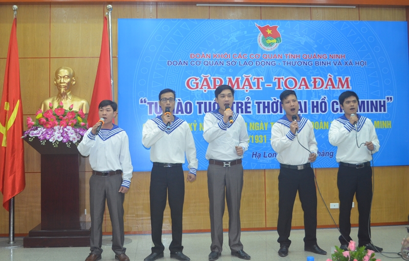 Các tiết mục văn nghệ do ĐVTN Sở LĐ-TB&XH thể hiện.