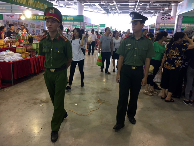 Công an TP Hạ Long đảm bảo ANTT tại Hội chợ Ocop lần thứ V.