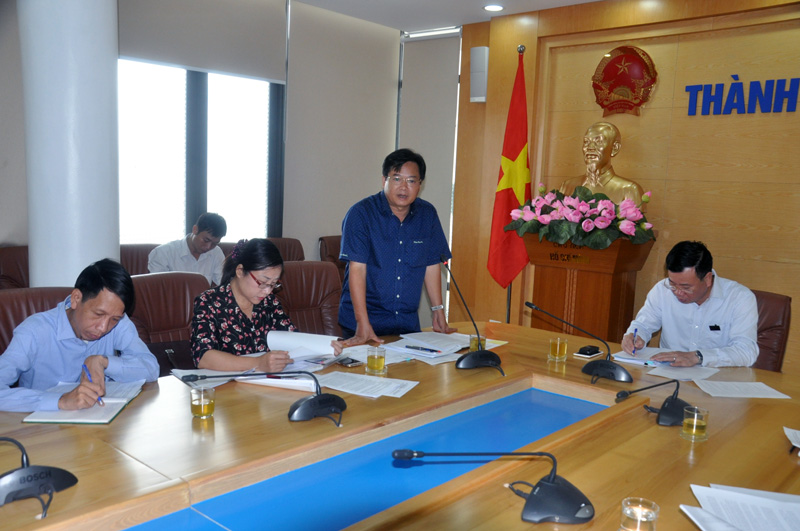 Lãnh đạo UBND TP Cẩm Phả báo cáo tình hình thực hiện di dân ra khỏi vùng sạt lở, ngập lụt nguy hiểm trên địa bàn