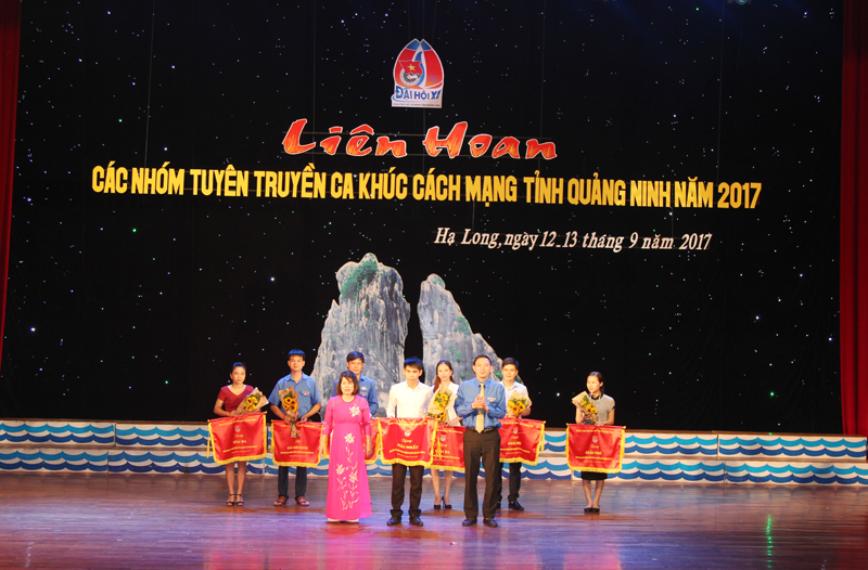 Nhóm tuyên truyền ca khúc cách mạng của Thành Đoàn Móng Cái giành giải nhất tại Liên hoan.