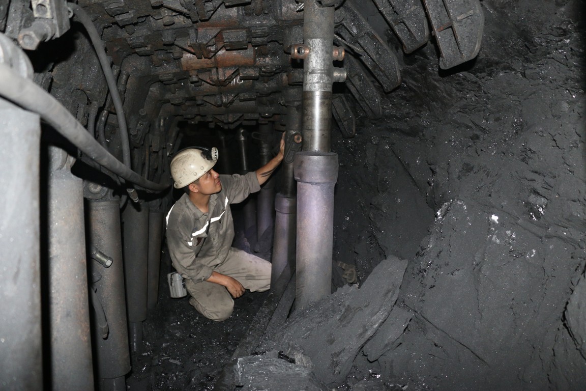 Ứng dụng công nghệ khai thác than bằng giàn chống mềm ZRY - Báo Quảng Ninh điện tử