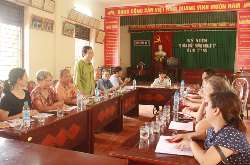 Một buổi sinh hoạt của Chi bộ thôn Đoàn Xá 2, xã Hồng Phong, TX Đông Triều sau khi tiến hành nhất thế hóa chức danh Bí thư chi bộ kiêm Trưởng thôn tại Đại hội chi bộ thôn nhiệm kỳ 2017-2020