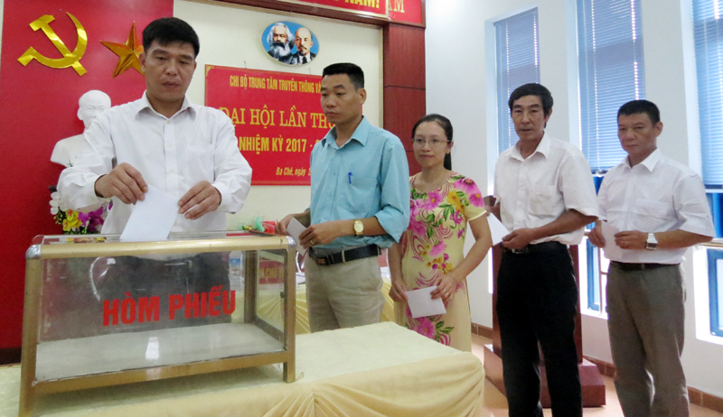 Tổng Bí thư Nguyễn Phú Trọng khi đến thăm và làm việc tại Quảng Ninh (tháng 4/2016) đã đánh giá rất cao những đổi mới trong công tác xây dựng Đảng, hệ thống chính trị của tỉnh.