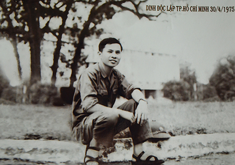 CCB Nguyễn Quang Vinh bên Dinh Độc lập, ngày 30/4/1975. 