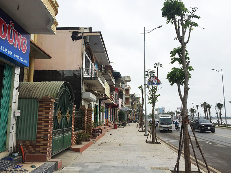 Tuyến đường Hạ Long được lựa chọn điểm để lắp đặt biển hiệu, bảng quảng cáo đồng bộ, không mái che mái vẩy