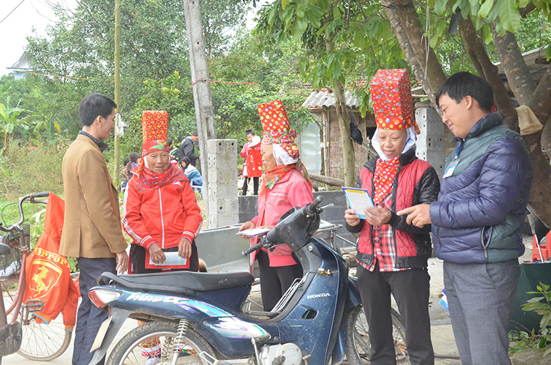Cán bộ xã Quảng Lâm, huyện Đầm Hà thường xuyên 