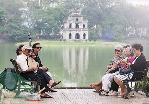 Hà Nội cuối tuần cao nhất 33 độ, sáng sớm khoảng 22 độ C. Ảnh: Ngọc Thành.