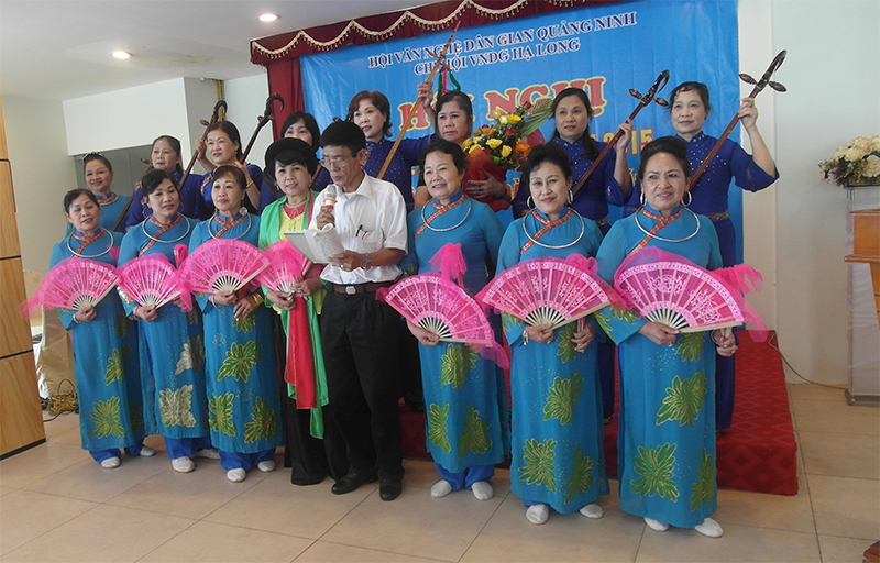 Đội múa quạt chèo và đội hát then đàn tính của Chi hội thường xuyên biểu diễn phục vụ khán giả trên địa bàn thành phố.