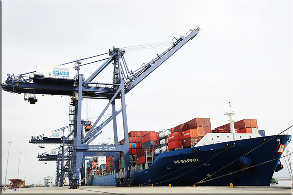 Tàu HS BAFIN, sức chở 5.000 Teu, là tàu container đầu tiên cập Cảng Cái Lân trong tuyến tàu mới ACS.