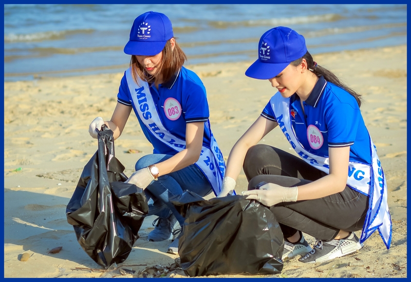 Đặc biệt, trong vòng chung kết hội thi Người đẹp Hạ Long 2018 vừa được tổ chức đầu tháng 5 vừa qua, hoạt động vệ sinh môi trường biển cũng đã được các thí sinh tham gia nhiệt tình, giúp lan tỏa hình ảnh đẹp và ý nghĩa tới xã hội.