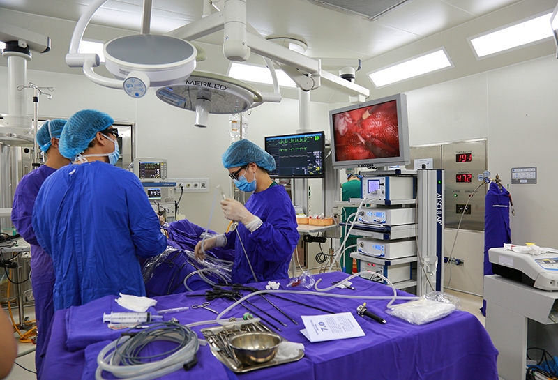 Bệnh viện Đa khoa tỉnh triển khai nhiều hệ thống máy móc hiện đại, tiên tiến với sự hỗ trợ của Sở Y tế (trong ảnh là hệ thống nội soi bằng công nghệ 3D