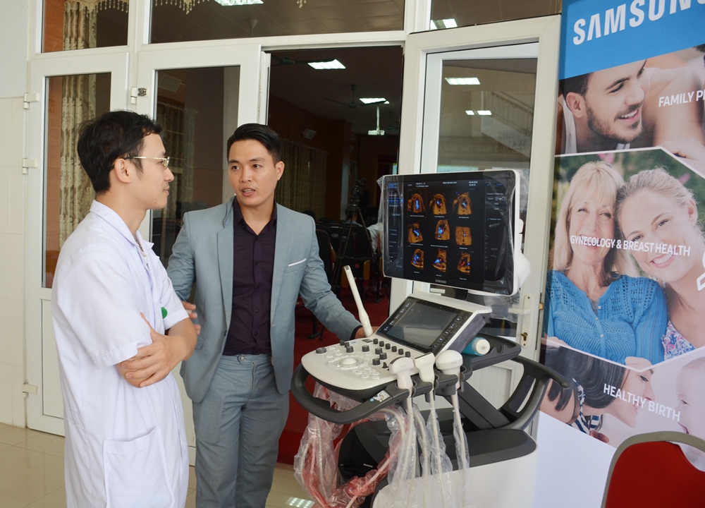 bác sĩ bv bãi cháy tìm hiểu về máy siêu âm 5D