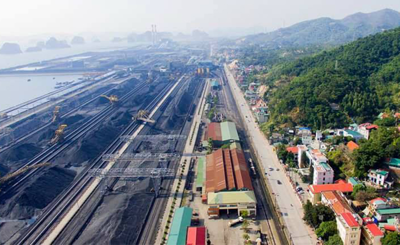  Công nghiệp khai khoáng tăng 3,09% so với cùng kỳ (Trong ảnh: Một góc Công ty Tuyển than Cửa Ông) 