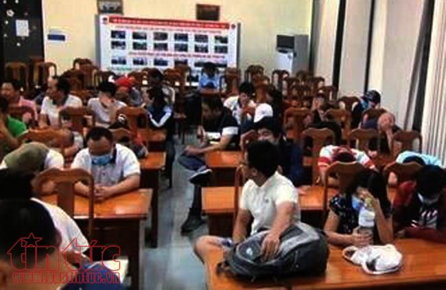 Các đối tượng bị tạm giữ.