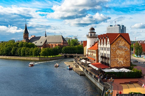 Kaliningrad: Thành phố giàu có về văn hoá với một số viện bảo tàng và nhà hát. Sự hấp dẫn của nó kéo dài đến những người yêu thiên nhiên, vì khu vực có rất nhiều bãi biển nguyên sơ và những khu rừng hoang sơ. Vị trí của nó ngay phía nam Lithuania trên một cửa biển Baltic dẫn đến khí hậu ôn hòa, vào tháng 6 và tháng 7 thuận tiện để người hâm mộ đến xem World Cup 2018 ở Nga tham quan và vui chơi.