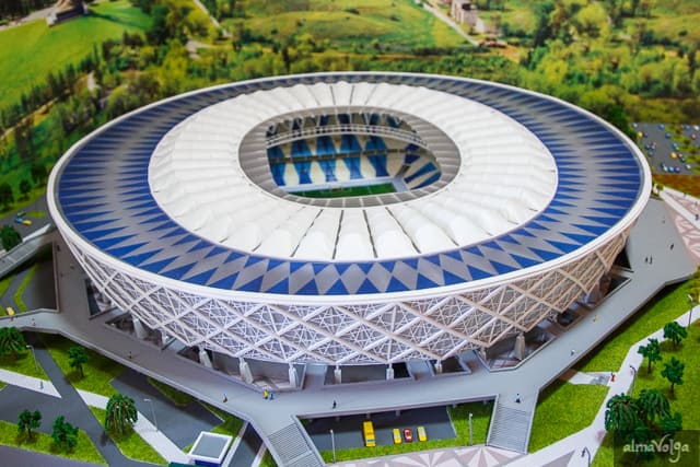 Giống như nhiều sân vận động World Cup 2018 ở Nga, sân vận động Nizhny Novgorod là sân vận động hoàn toàn mới của Nizhny tọa lạc ở một trong những địa điểm tốt nhất trong thành phố, nhìn ra Nhà thờ Alexander Nevsky, nơi sông Volga và sông Oka gặp nhau.