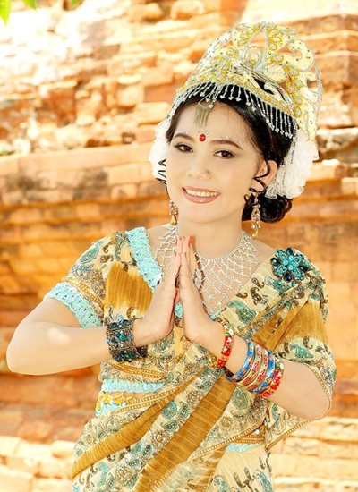 Cố nghệ sĩ cải lương Bạch Lan thời trẻ.