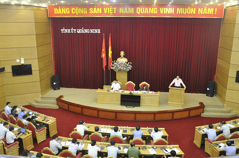 Quang cảnh cuộc họp.